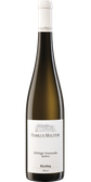 Die Flasche Riesling ist in einem modernen Stil gehalten und hebt die Herkunft aus der Mosel-Region hervor.