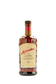 Eine elegante Flasche Matusalem Gran Reserva Rum, die auf einem schwarzen Hintergrund steht, strahlt Qualität und Tradition aus.