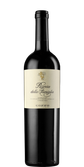 Eine elegante Flasche Rotwein mit einem hellen Etikett, das den Namen 'Riserva della Famiglia' trägt.