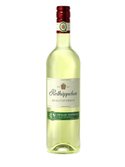 Der Müller-Thurgau halbtrocken von Rotkäppchen in einer klaren Flasche, die den frischen, hellen Wein zeigt, ideal für gesellige Anlässe.
