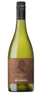 Der Peter Lehmann Chardonnay präsentiert sich in einer schlanken Flasche mit einem auffälligen, braunen Etikett und goldener Schrift.