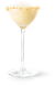 Ein elegantes Cocktailglas mit einer schaumigen, hellen Flüssigkeit und einem Zuckerrand, das auf einem weißen Hintergrund steht.
