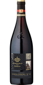 Die Flasche zeigt ein kunstvolles Design mit einer Krone und historischen Briefmarken, die den edlen Charakter des Weins unterstreichen.