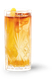 Ein erfrischender Cocktail in einem klaren, facettierten Glas, das mit einer Zitrusfrucht dekoriert ist und Eiswürfel enthält.