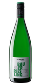 Das Etikett der Flasche hebt den Namen 'Emil Bauer' und die Region 'Pfalz' hervor, umgeben von einem minimalistischen Layout.