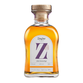 Die Flasche zeigt ein stilvolles Etikett mit dem großen Buchstaben 'Z' und Informationen über den Zwetschgenbrand und die Lagerung.