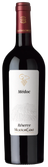 Ein stilvoller Rotwein in einer dunklen Flasche, verziert mit einem goldenen Schafsymbol und dem Schriftzug 'Réserve'.