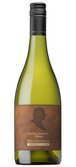 Der Peter Lehmann Chardonnay präsentiert sich in einer schlanken Flasche mit einem auffälligen, braunen Etikett und goldener Schrift.