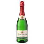 Eine Flasche Rotkäppchen Sekt mit rotem Kapselverschluss und grünem Glas, elegant auf weißem Hintergrund platziert.