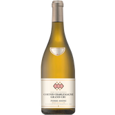 Eine elegante Flasche Corton Charlemagne Grand Cru mit goldener Flüssigkeit und einem stilvollen Etikett von Pierre André.