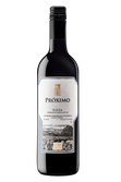 Ein stilvoller Rotwein aus der Region Rioja, präsentiert in einer Flasche mit einem detaillierten, künstlerischen Etikett.