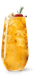 Ein erfrischendes Getränk in einem hohen Glas, gefüllt mit Eis und einer goldenen Flüssigkeit, garniert mit einer Kirsche.
