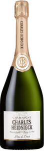 Eine elegante Flasche Charles Heidsieck Champagner mit goldener Kapsel und stilvollem Etikett, das die Marke präsentiert.