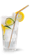 Ein Glas mit einem erfrischenden Getränk, das mit Eis und frischen Zitronen- und Gurkenscheiben für einen sommerlichen Genuss sorgt.