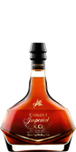 Ein hochwertiger Brandy in einer facettierten Glasflasche, die die luxuriöse Farbe des Getränks perfekt zur Geltung bringt.