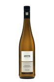 Die Flasche hat einen schwarzen Korken und ein schlichtes, aber ansprechendes Etikett, das die Weinsorte präsentiert.