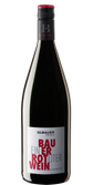 Eine elegante Flasche Rotwein mit einem modernen Etikett, das den Namen 'Emil Bauer' und 'Ein Liter' zeigt.