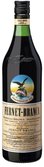 Die Flasche Fernet-Branca hebt sich durch ihre markante Form und das auffällige Etikett mit einem Adler und dem Logo hervor.
