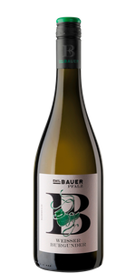 Das Etikett der Flasche zeigt eine große, geschwungene 'B'-Grafik, die von einer grünen Weintraube umgeben ist.