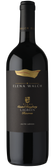 Eine elegante Flasche Rotwein mit schwarzem Etikett und goldener Schrift, die den Namen 'Elena Walch' trägt.