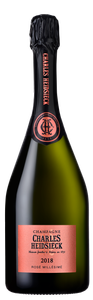 Eine elegante Flasche Champagner von Charles Heidsieck, Jahrgang 2018, mit einem roséfarbenen Etikett und glänzendem Korken.