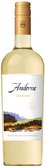 Die Flasche Anderna Chardonnay zeigt ein ansprechendes Design mit einer malerischen Landschaft und dem Namen des Weins in geschwungener Schrift.