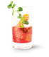 Der Becher enthält ein erfrischendes, rotes Getränk mit Eiswürfeln, dekoriert mit einem Minzblatt und einer Zitrusfrucht.