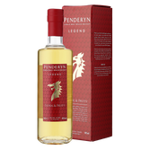 Eine Flasche Penderyn Single Malt Whisky mit einem roten Etikett und einem Drachenmotiv, steht vor einer passenden Verpackung.
