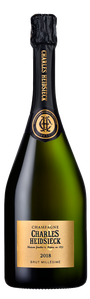 Eine elegante Flasche Charles Heidsieck Champagner aus dem Jahr 2018 mit goldener Etikette und schwarzem Korken.
