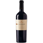 Ein stilvoller Rotwein in einer schlanken Flasche, die mit einem goldenen Stern und dem Markennamen verziert ist.