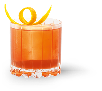 Ein elegantes Glas mit einem orangefarbenen Cocktail, garniert mit einer spiralförmigen Orangenschale auf Eis.
