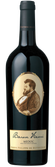 Ein hochwertiger Medoc-Wein in einer stilvollen Flasche, die ein klassisches Porträt eines Herren in eleganter Kleidung zeigt.