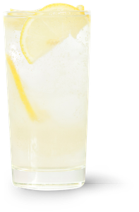 Ein transparentes Glas gefüllt mit einem sprudelnden, hellen Getränk, dekoriert mit frischen Zitronenscheiben.