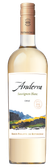 Die Flasche Anderras Sauvignon Blanc zeigt ein ansprechendes Design mit einem malerischen Landschaftsbild auf dem Etikett.