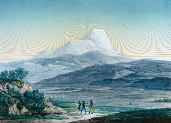 Zwei Wanderer gehen auf einem Pfad, während ein majestätischer Berg im Hintergrund von Sonnenstrahlen beleuchtet wird.