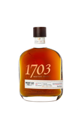Eine elegante Flasche Mount Gay Rum 1703 Master Select mit einem dunklen Holzverschluss und einer klaren, goldenen Flüssigkeit.