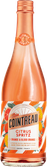 Eine hochwertige Flasche mit einem farbenfrohen Etikett, das den Namen „Cointreau Citrus Spritz“ und die Geschmacksrichtung „Orange & Blood Orange“ trägt. Illustrationen von Orangen, Blutorangen und Blättern unterstreichen den fruchtigen Charakter des Aperitifs, während die roséfarbene Flasche und der kupferfarbene Verschluss das moderne Design abrunden.