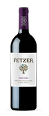 Eine Flasche Fetzer Zinfandel mit einem eleganten Etikett, das einen Baum und den Jahrgang 2019 zeigt.