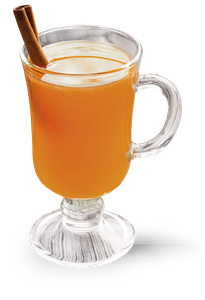 In einem stilvollen Glas präsentiert sich ein warmes, aromatisches Getränk in leuchtendem Orange, verfeinert mit Zimt.