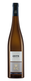 Eine elegante Weinflasche mit dem Etikett 'Leitz Weingut' und der Aufschrift 'Cuvée' in goldenen Buchstaben.