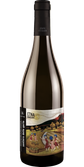 Die Flasche zeigt ein farbenfrohes Etikett, das eine Ernte-Szene mit Frauen in roten Kleidern und blauen Kopftüchern illustriert.