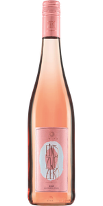 Eine Flasche alkoholfreier Roséwein mit einem eleganten, rosa Etikett und einem modernen, minimalistischen Design.
