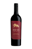 Eine elegante Flasche Hess Select Cabernet Sauvignon mit einem goldenen Löwen-Logo auf rotem Etikett, perfekt für besondere Anlässe.
