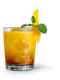 Ein köstlicher, eisgekühlter Drink in einem klaren Glas, das eine Mischung aus orangefarbener Flüssigkeit und dunklem Sirup zeigt.