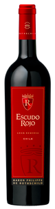 Eine elegante Flasche Rotwein mit rotem Etikett und goldener Schrift, die den Namen 'Escudo Rojo' trägt.