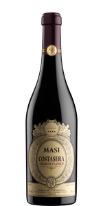 Eine elegante Flasche Masi Costasera Amarone Classico mit einem goldenen Etikett und kunstvollen Verzierungen im Hintergrund.