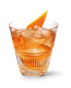 Ein Glas mit einem orangefarbenen Getränk, gefüllt mit Eiswürfeln und garniert mit einer Orangenscheibe.
