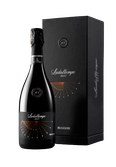 Eine stilvolle Präsentation von 'Ladaltempo 2017', einer Sektflasche, die in einer eleganten, schwarzen Box verpackt ist.