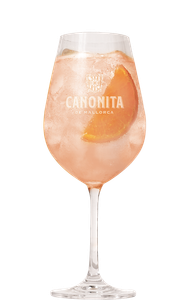 Ein transparentes Glas mit einem fruchtigen, sprudelnden Getränk, das durch eine Orangenscheibe ansprechend dekoriert ist.