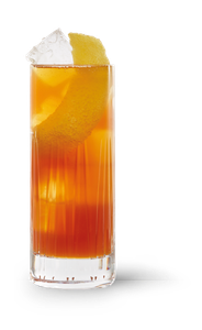 Ein Cocktail mit einer lebhaften orangefarbenen Schicht, dekoriert mit einer Zitronenschale und Eiswürfeln.